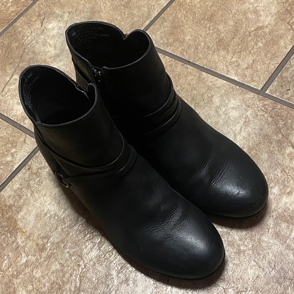 Women’s Abeo Classic Black Leather Size 8 Booties Collegiate Fall Minimalist